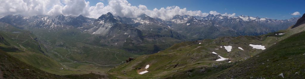 Im linken Drittel sieht man die Wegabzweigung am Bach